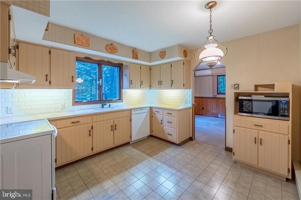 4460 Sheeprock Road Macungie, PA 18062 - Photo 8 of 39 Gallery Image 8