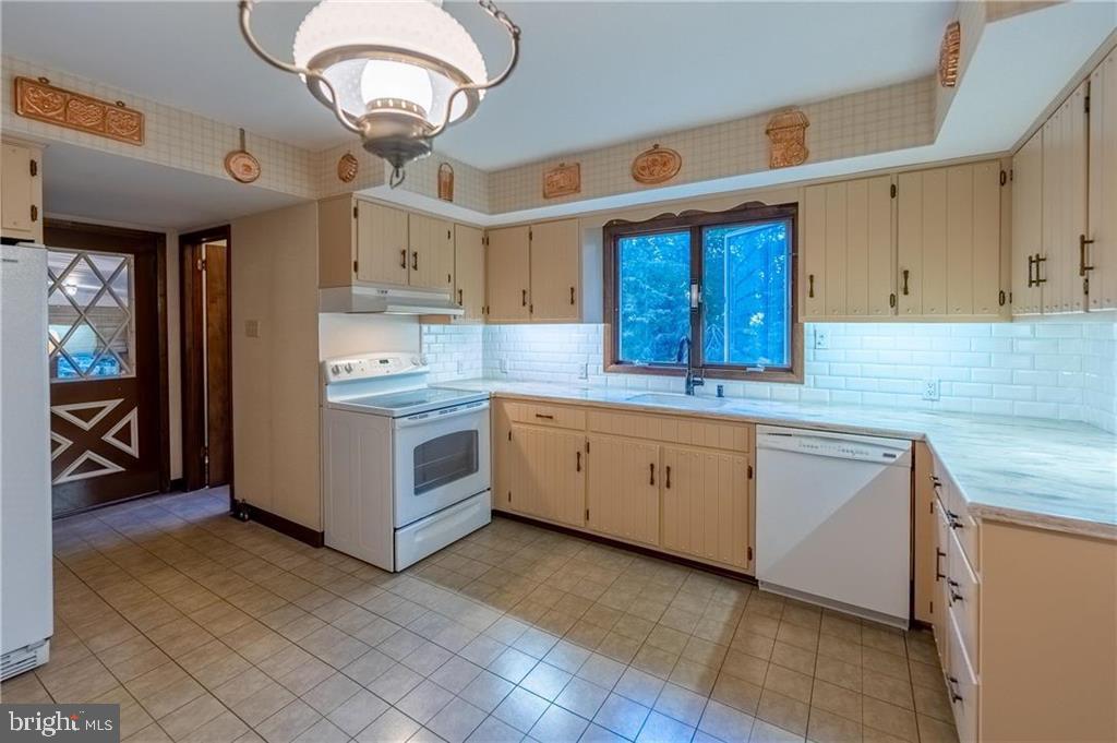 4460 Sheeprock Road Macungie, PA 18062 - Photo 9 of 39 Gallery Image 9