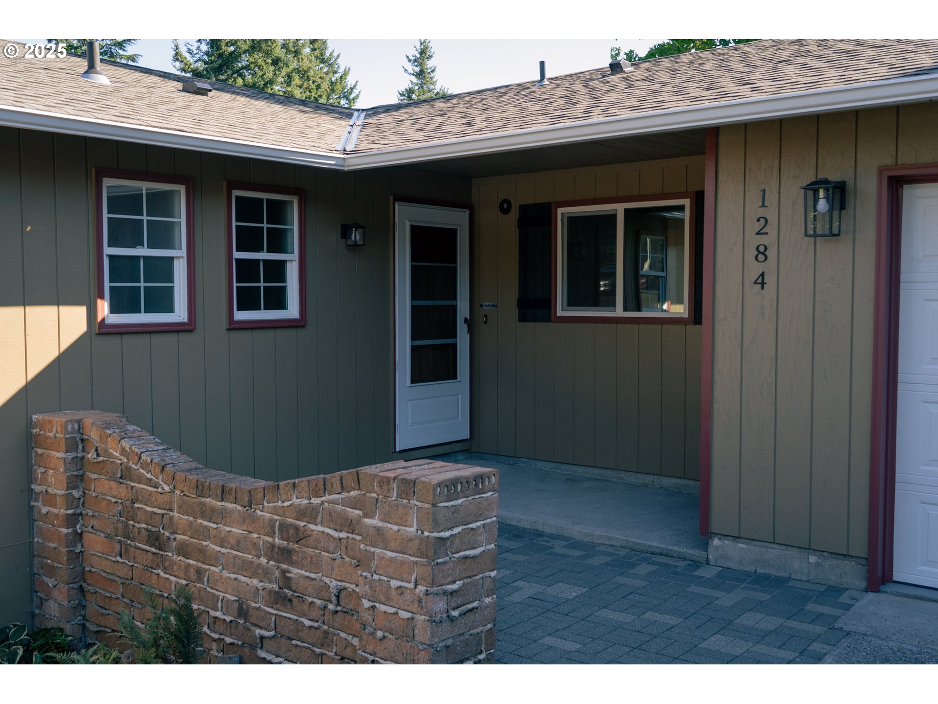 1284 Southwest 4th Street Gresham, OR 97080 - Photo 2 of 19 Porch