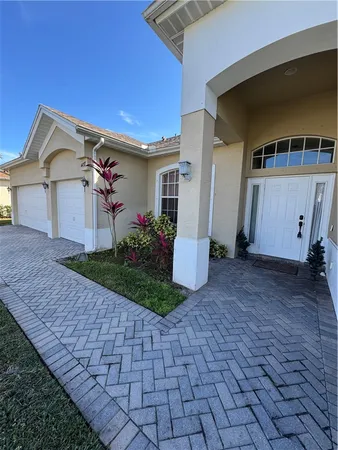 $2,600 | 408 North Key Lime Square Southwest, Vero Beach, FL 32968