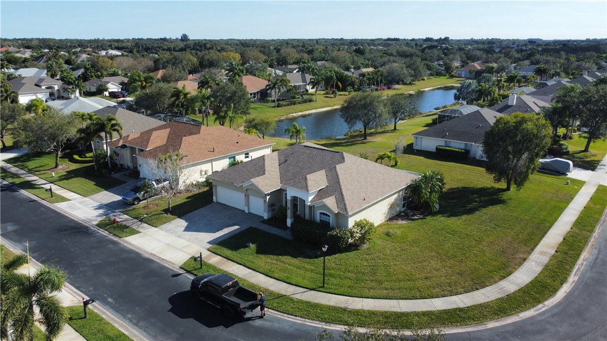408 North Key Lime Square Southwest Vero Beach, FL 32968 - Photo 3 of 36