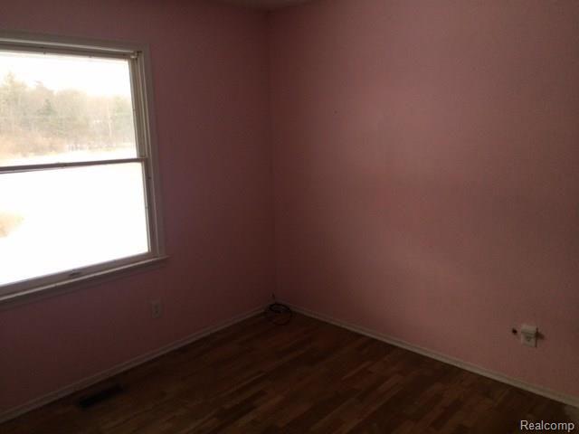 215 Gray Road Lapeer, MI 48446 - Photo 16 of 32 262-176357 bedroom 3 1.jpg