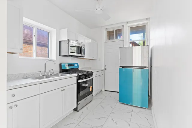 $1,750 | 10342 South Calumet Avenue, Unit 3, Chicago, IL 60628