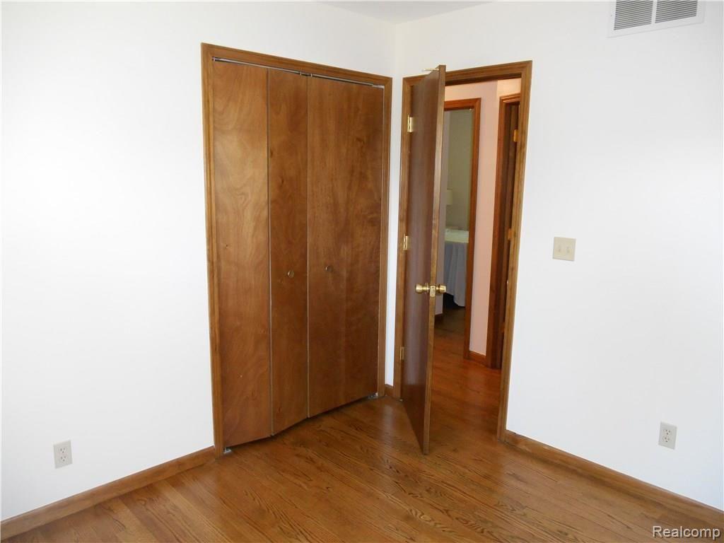 25754 Peter Kaltz Road Warren, MI 48091 - Photo 31 of 68 BEDROOM #3 VIEW OF CLOSET AND ENTRY DOORWAY
