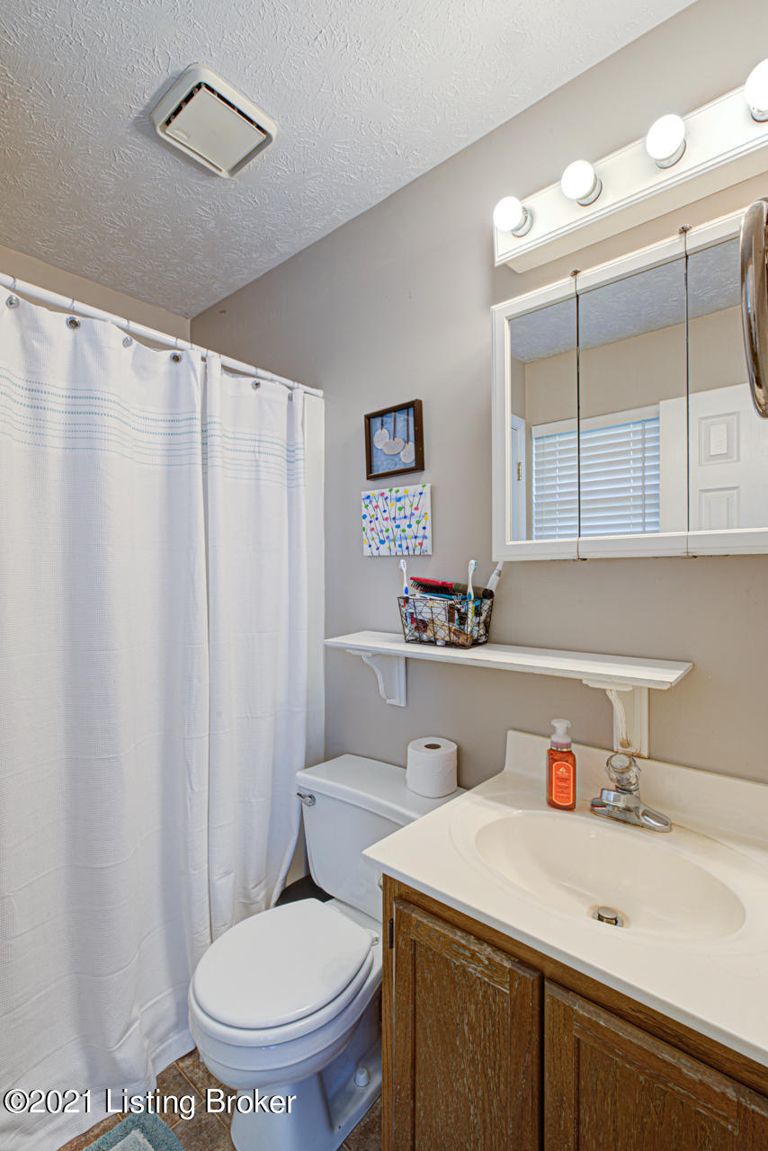 1413 Maple Ridge Court Simpsonville, KY 40067 - Photo 19 of 31 1413_Maple_Ridge_Ct-19
