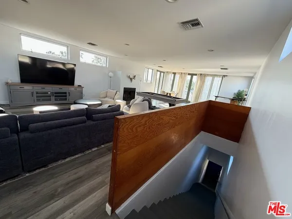 $8,400 | 46 Rose Avenue, Venice, CA 90291