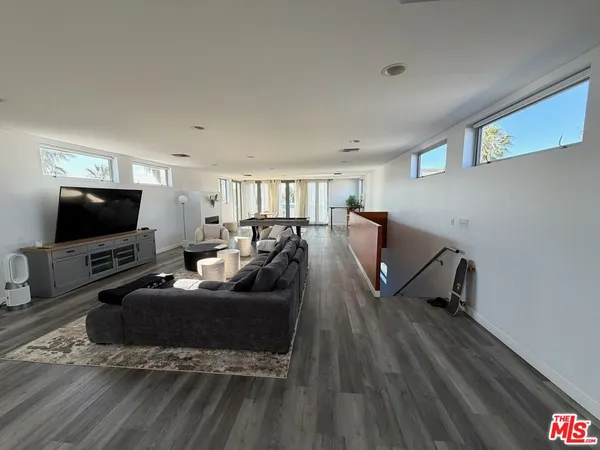 $8,400 | 46 Rose Avenue, Venice, CA 90291