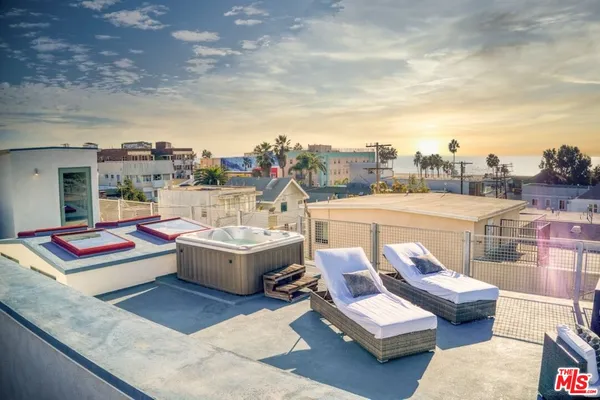 $8,400 | 46 Rose Avenue, Venice, CA 90291