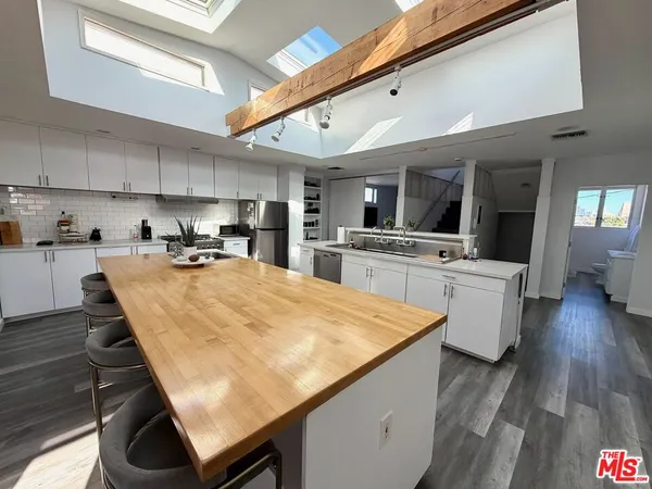 $8,400 | 46 Rose Avenue, Venice, CA 90291