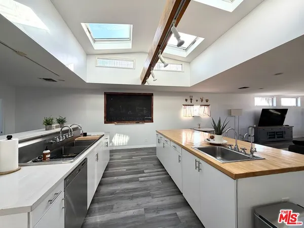 $8,400 | 46 Rose Avenue, Venice, CA 90291