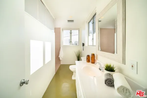 $8,400 | 46 Rose Avenue, Venice, CA 90291