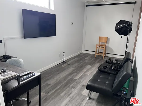 $8,400 | 46 Rose Avenue, Venice, CA 90291