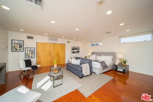 $8,400 | 46 Rose Avenue, Venice, CA 90291