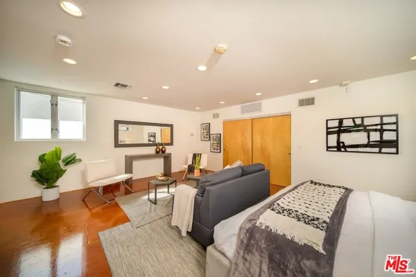 $8,400 | 46 Rose Avenue, Venice, CA 90291