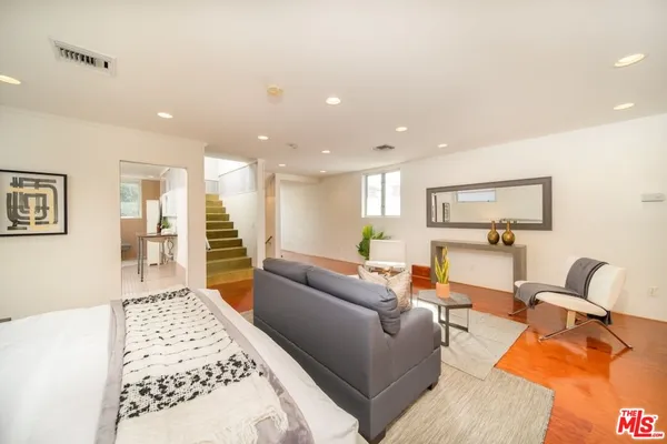 $8,400 | 46 Rose Avenue, Venice, CA 90291