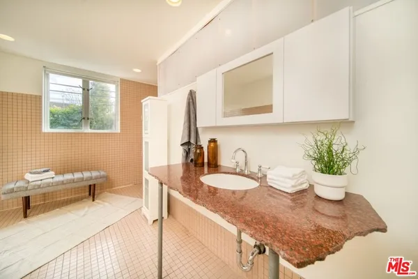 $8,400 | 46 Rose Avenue, Venice, CA 90291