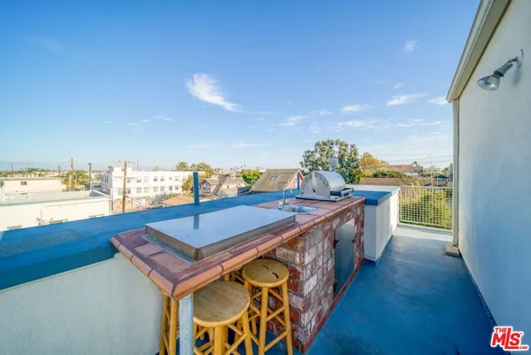 $8,400 | 46 Rose Avenue, Venice, CA 90291