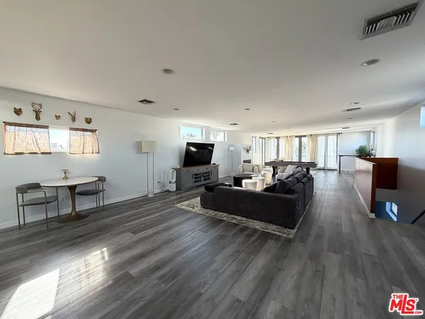 $8,400 | 46 Rose Avenue, Venice, CA 90291