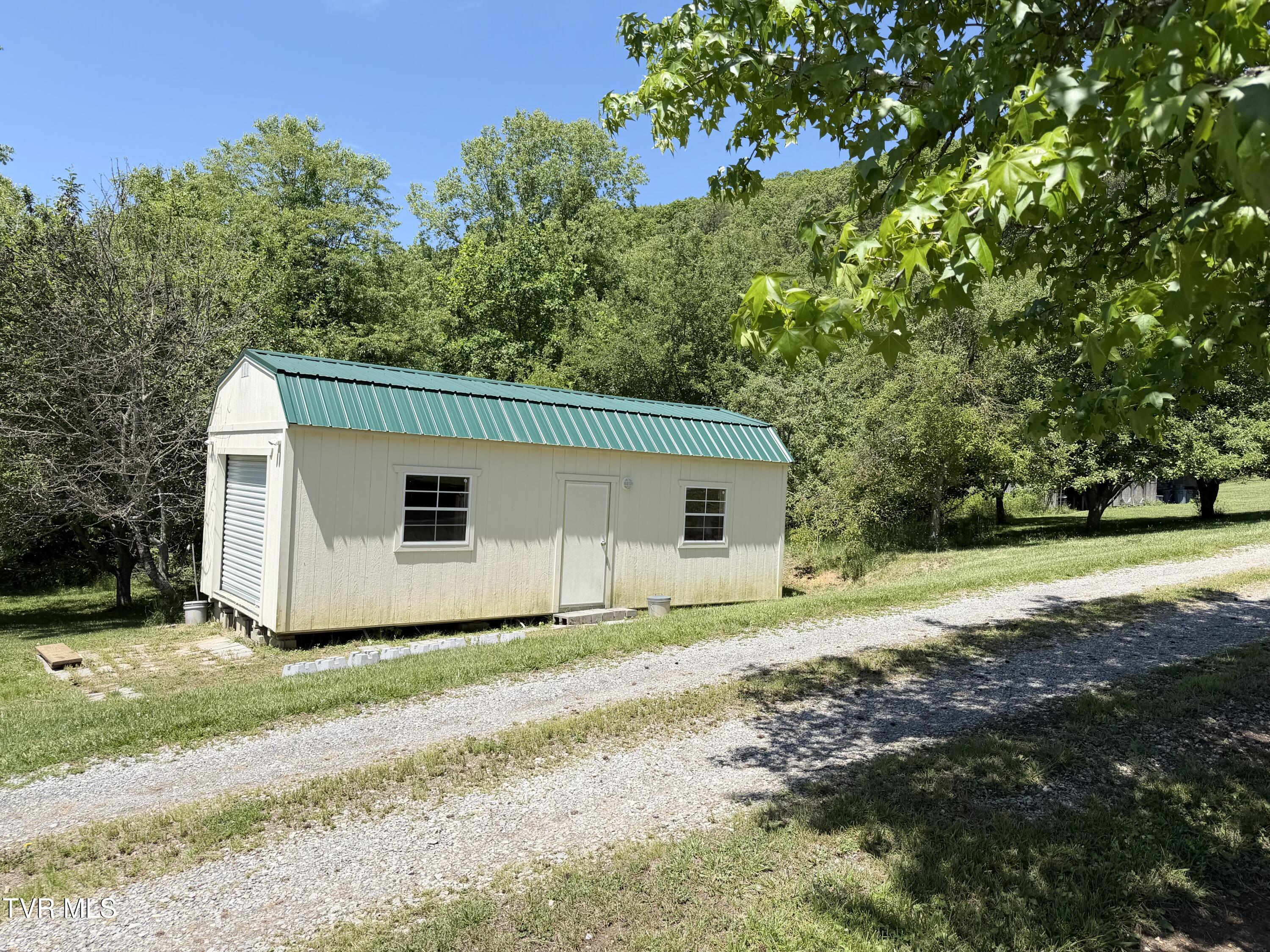 15655 Barnrock Road Mendota, VA 24270 - Photo 7 of 62 IMG_1553
