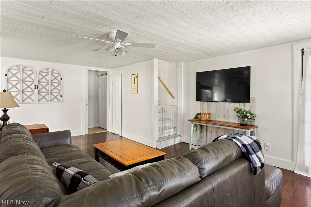 12091 Greenwich Road Homerville, OH 44235 - Photo 7 of 34 1st floor Living Room