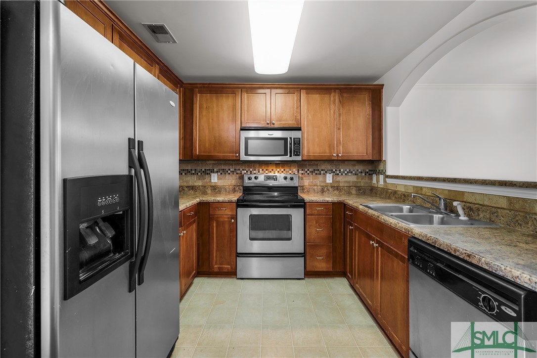 70 Winter Lake Circle Savannah, GA 31407 - Photo 8 of 36