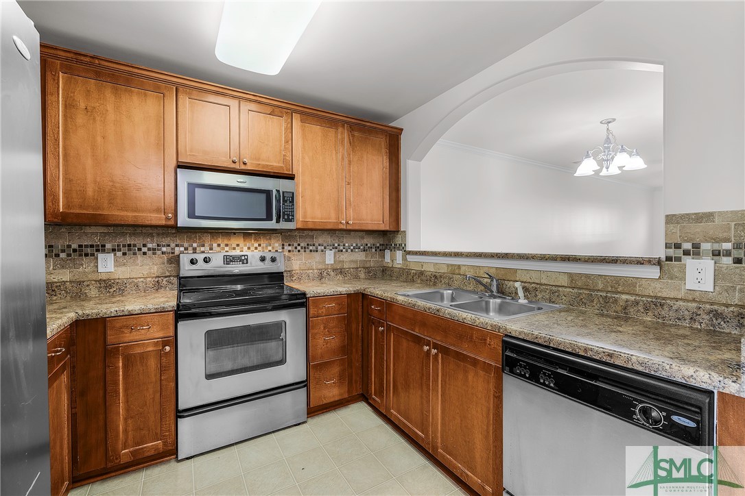 70 Winter Lake Circle Savannah, GA 31407 - Photo 9 of 36