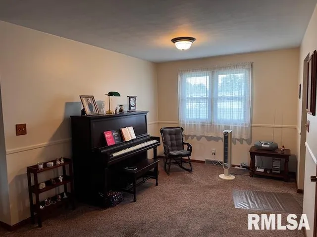 $185,000 | 11 Lincoln Road, Canton, IL 61520