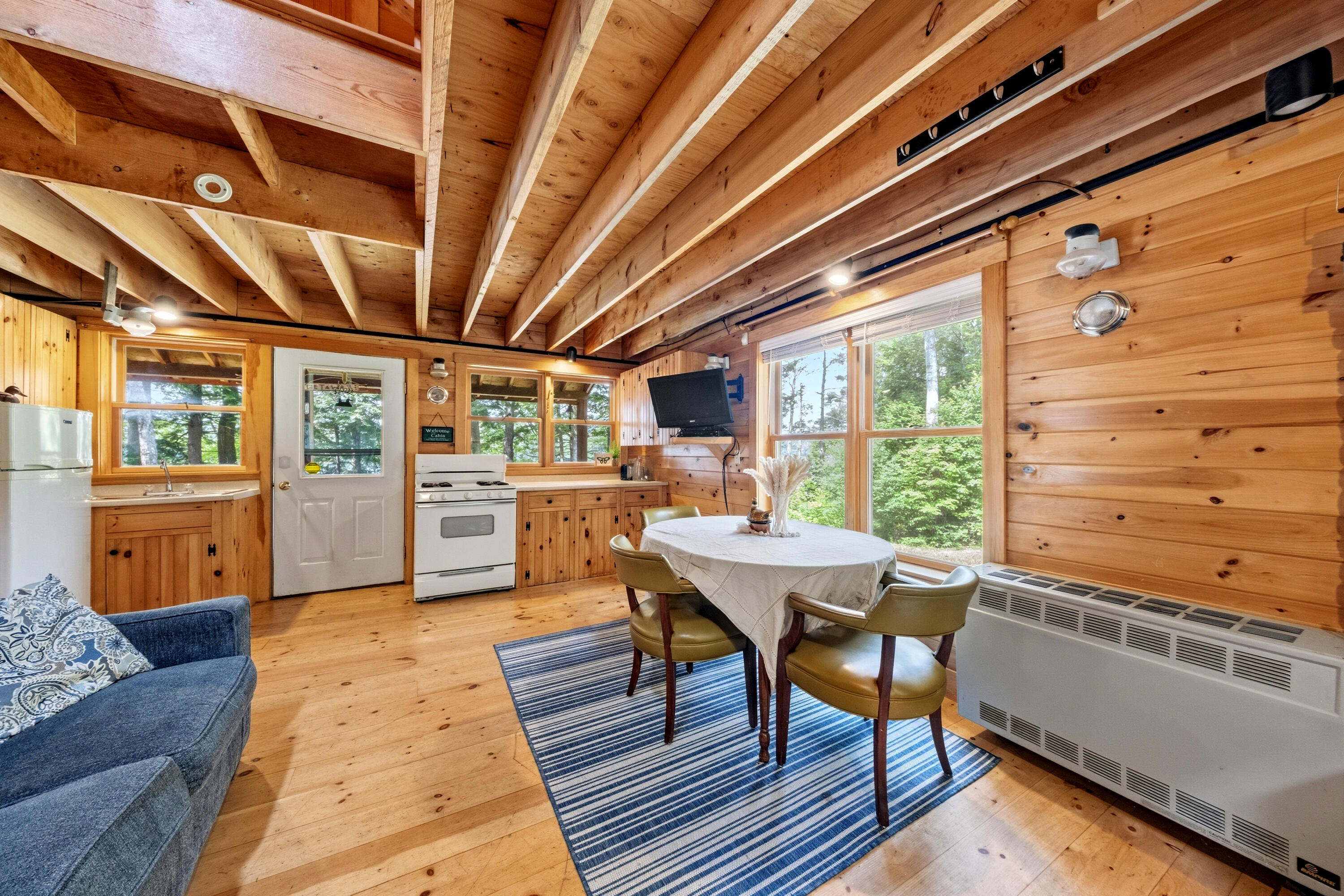 660 Sprague Road Waldoboro, ME 04572 - Photo 16 of 45 Kitchen/dining/living area