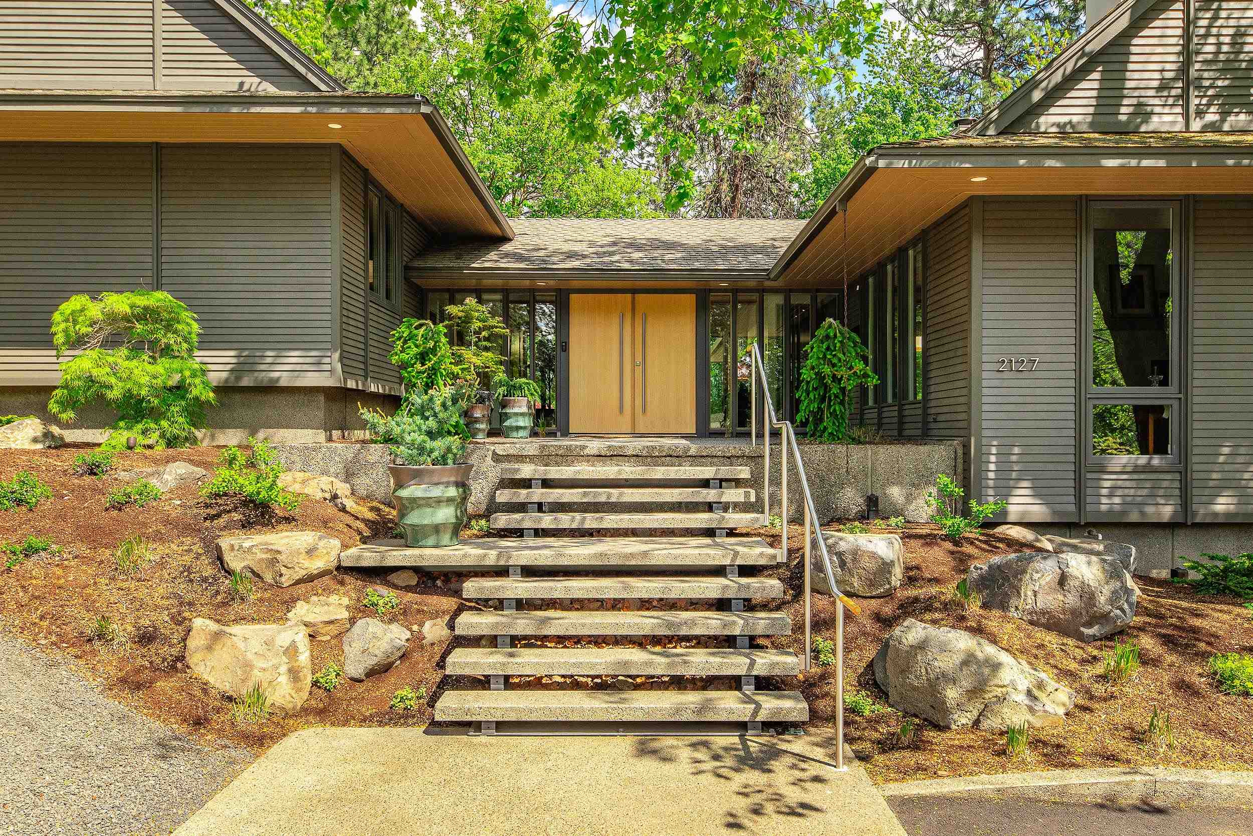 2127 South Helena Street Spokane, WA 99203 - Photo 3 of 50