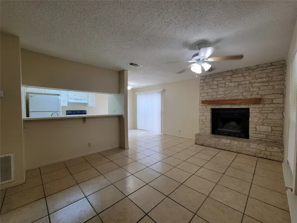 $1,300 | 2804 Bull Run, Unit B, Taylor, TX 76574