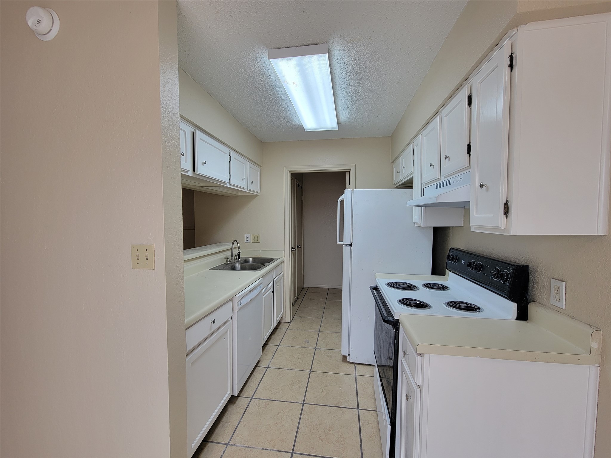 2804 Bull Run, Unit B Taylor, TX 76574 - Photo 6 of 9 a kitchen with cabinets a sink and appliances