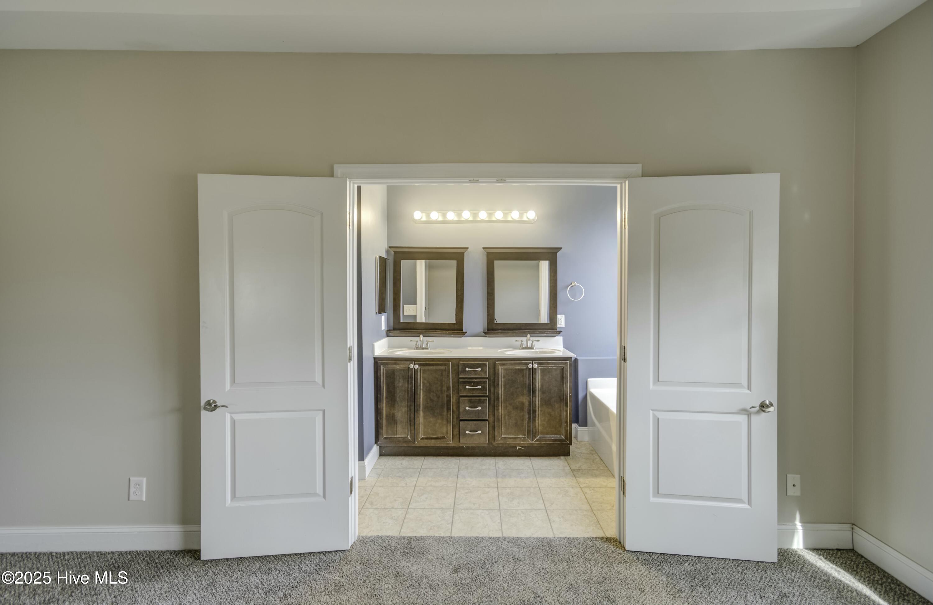160 River Winding Road Jacksonville, NC 28540 - Photo 24 of 34 View of primary bath room