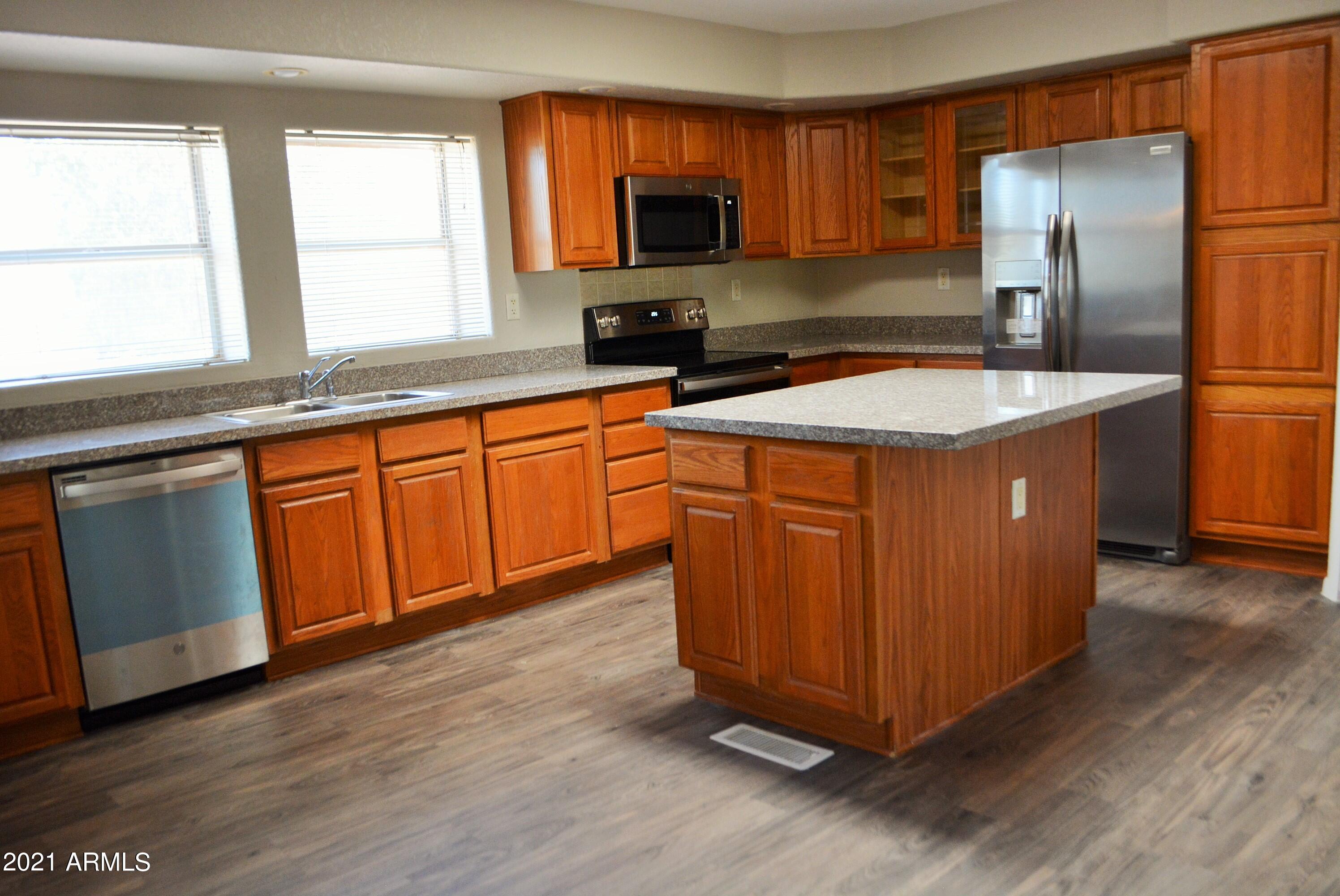 22422 Peak View Road Wittmann, AZ 85361 - Photo 18 of 29 peak view kitchen