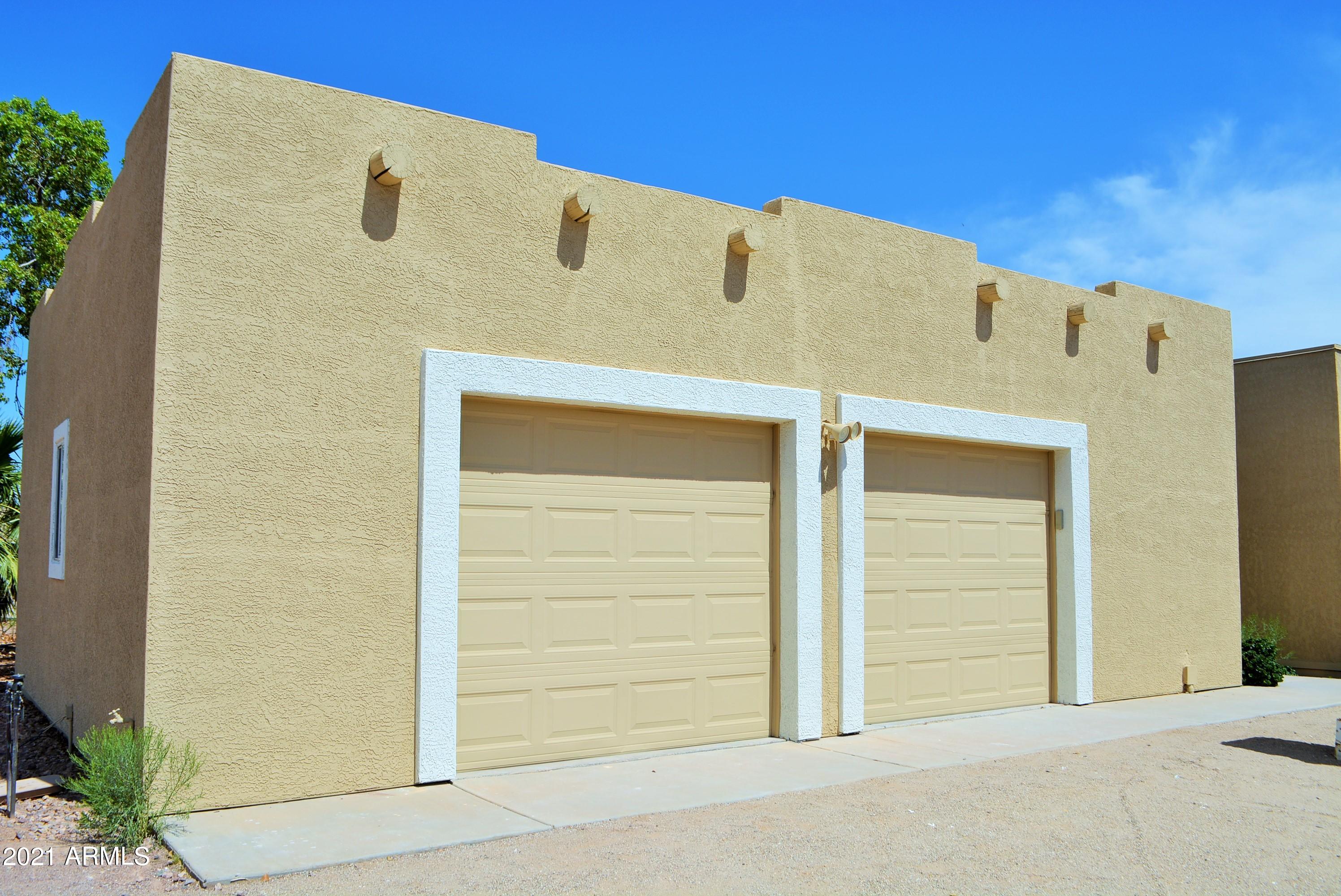 22422 Peak View Road Wittmann, AZ 85361 - Photo 27 of 29 garage