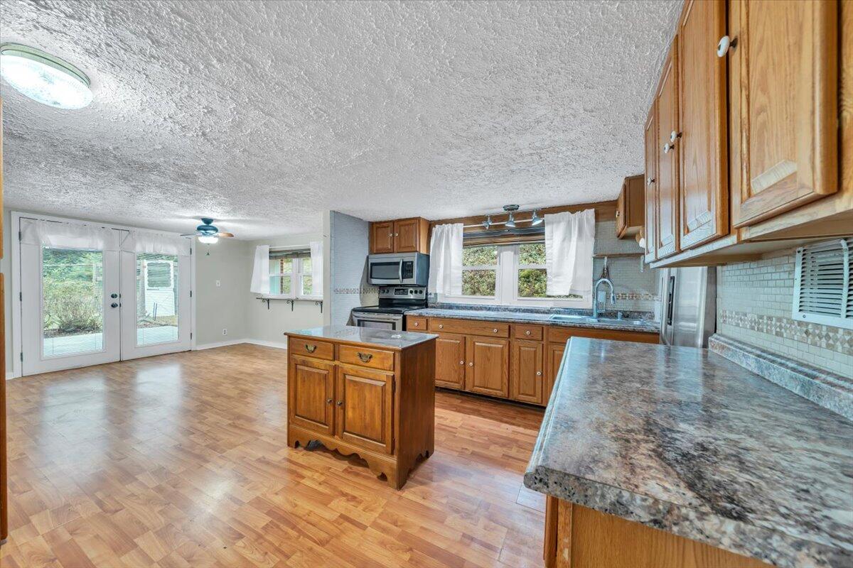 2840 Sha-Al Road Roanoke, VA 24014 - Photo 13 of 57 13-MIB00428