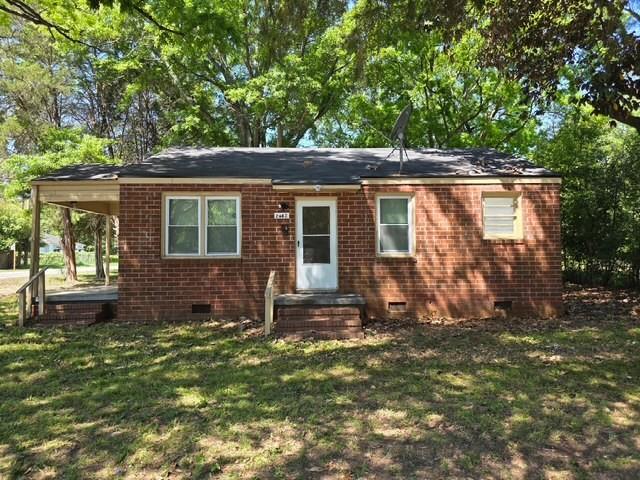 front view of house with a yard