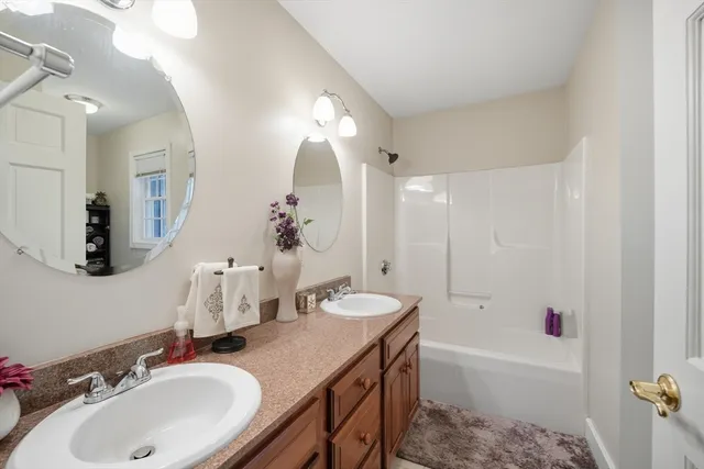 $750,000 | 240 Hillside Road, Southwick, MA 01077