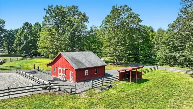 $750,000 | 240 Hillside Road, Southwick, MA 01077