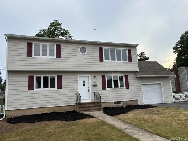 $779,000 | 381 North Clinton Avenue, Lindenhurst, NY 11757