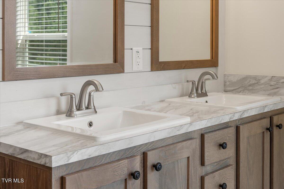 2739 Siam Road Elizabethton, TN 37643 - Photo 17 of 40 30-128A6748