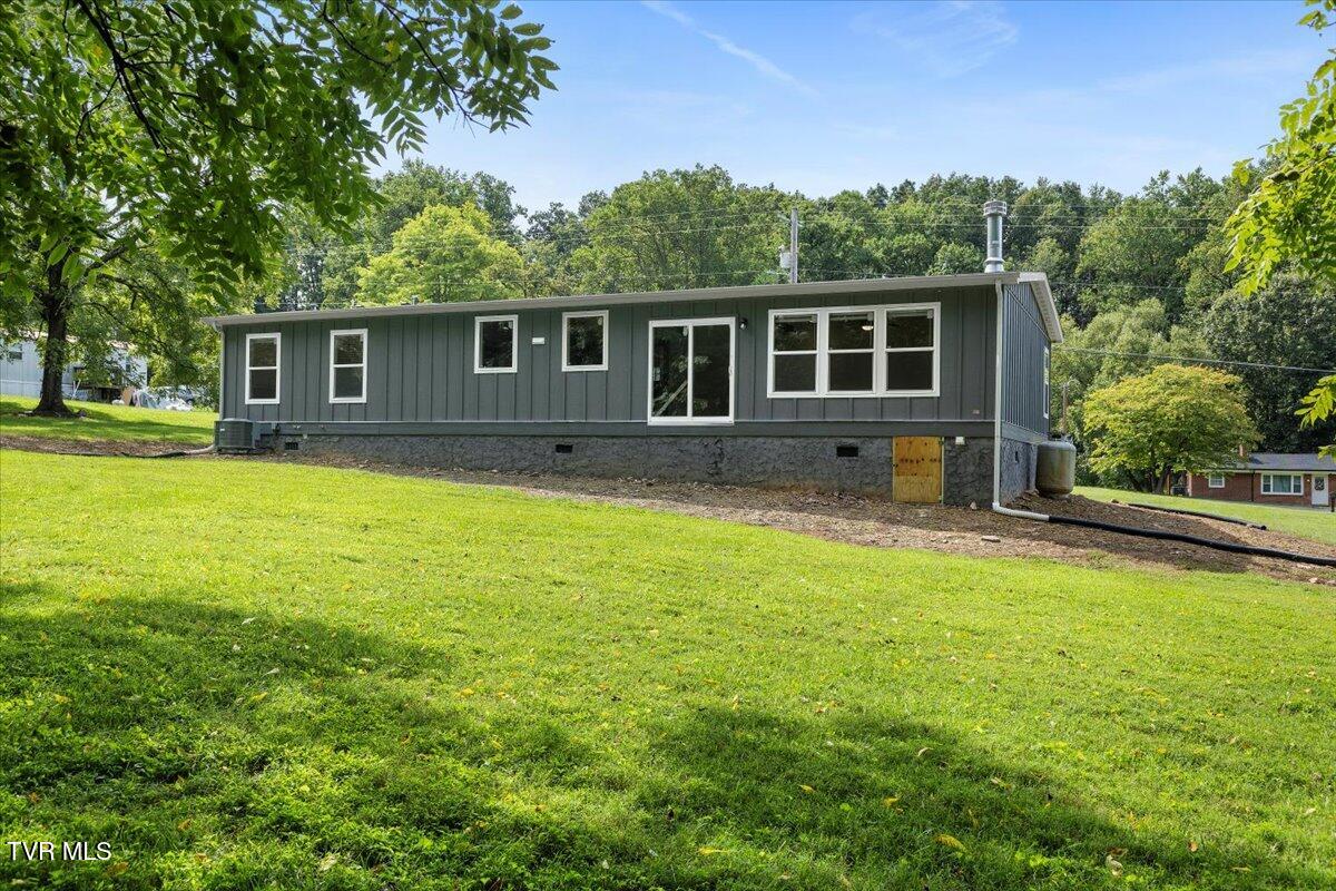 2739 Siam Road Elizabethton, TN 37643 - Photo 4 of 40 04-128A6765