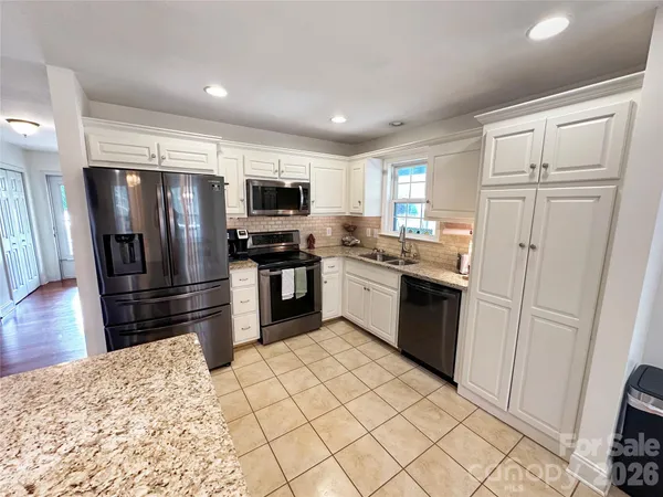 $449,900 | 5106 Hanging Rock Court, Hickory, NC 28601