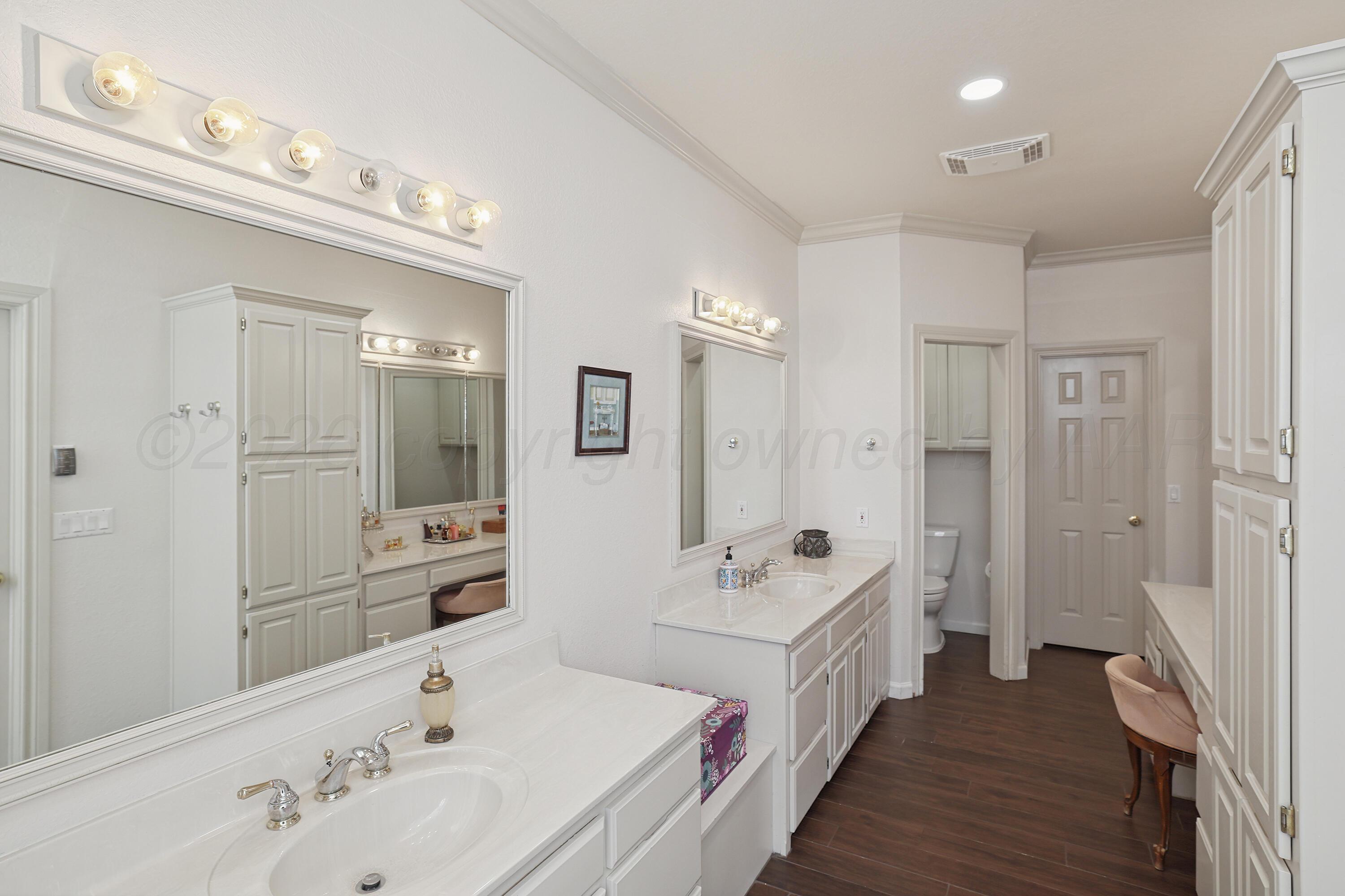 9 Quadrille Amarillo, TX 79106 - Photo 25 of 54 25-Primary Bath