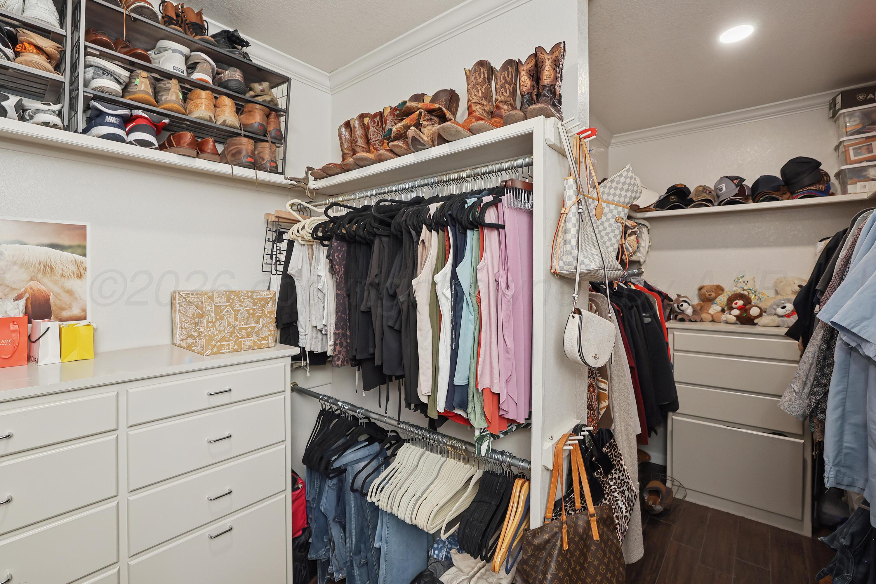9 Quadrille Amarillo, TX 79106 - Photo 27 of 54 27-Primary Closet
