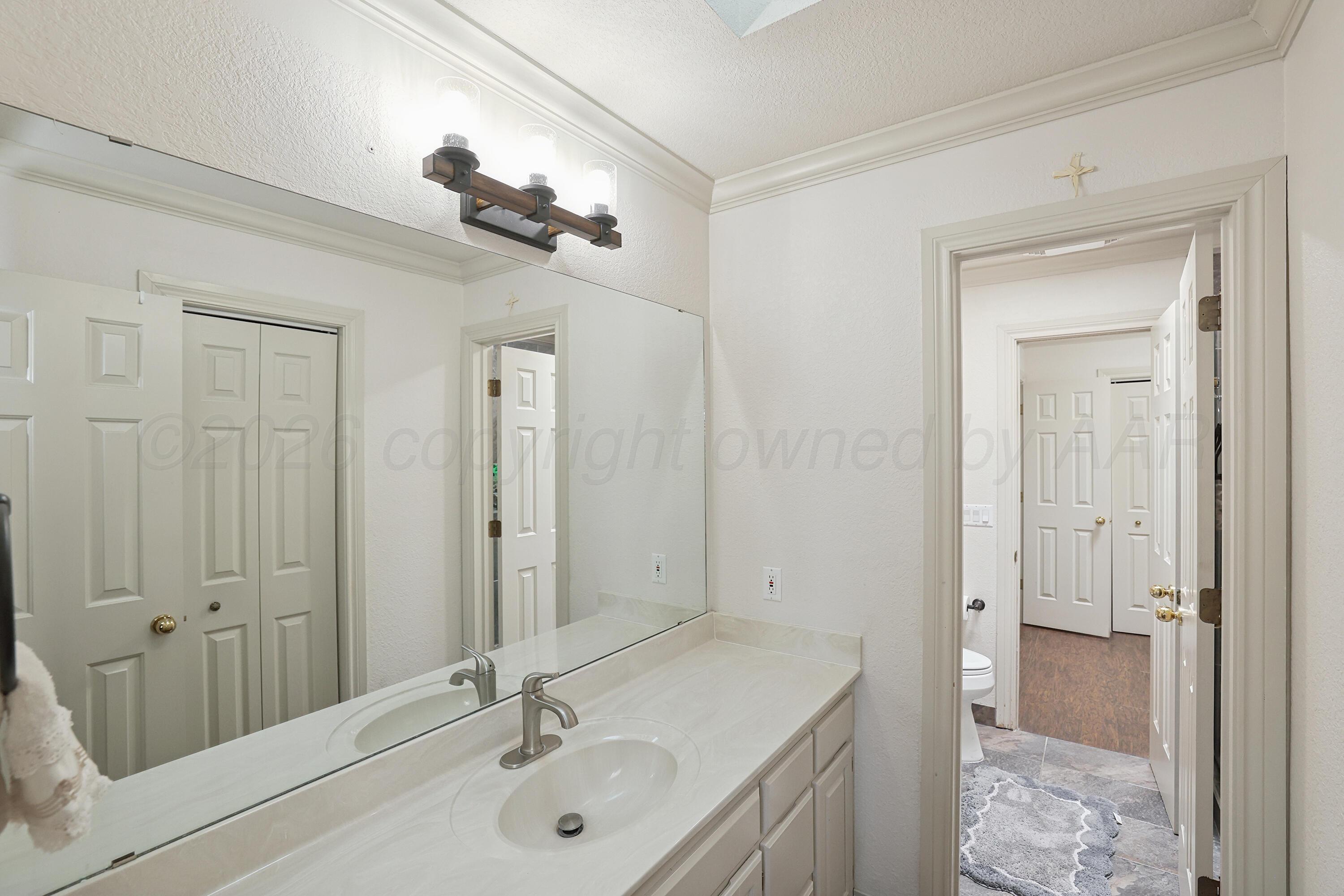 9 Quadrille Amarillo, TX 79106 - Photo 40 of 54 40-Jack N Jill Bath