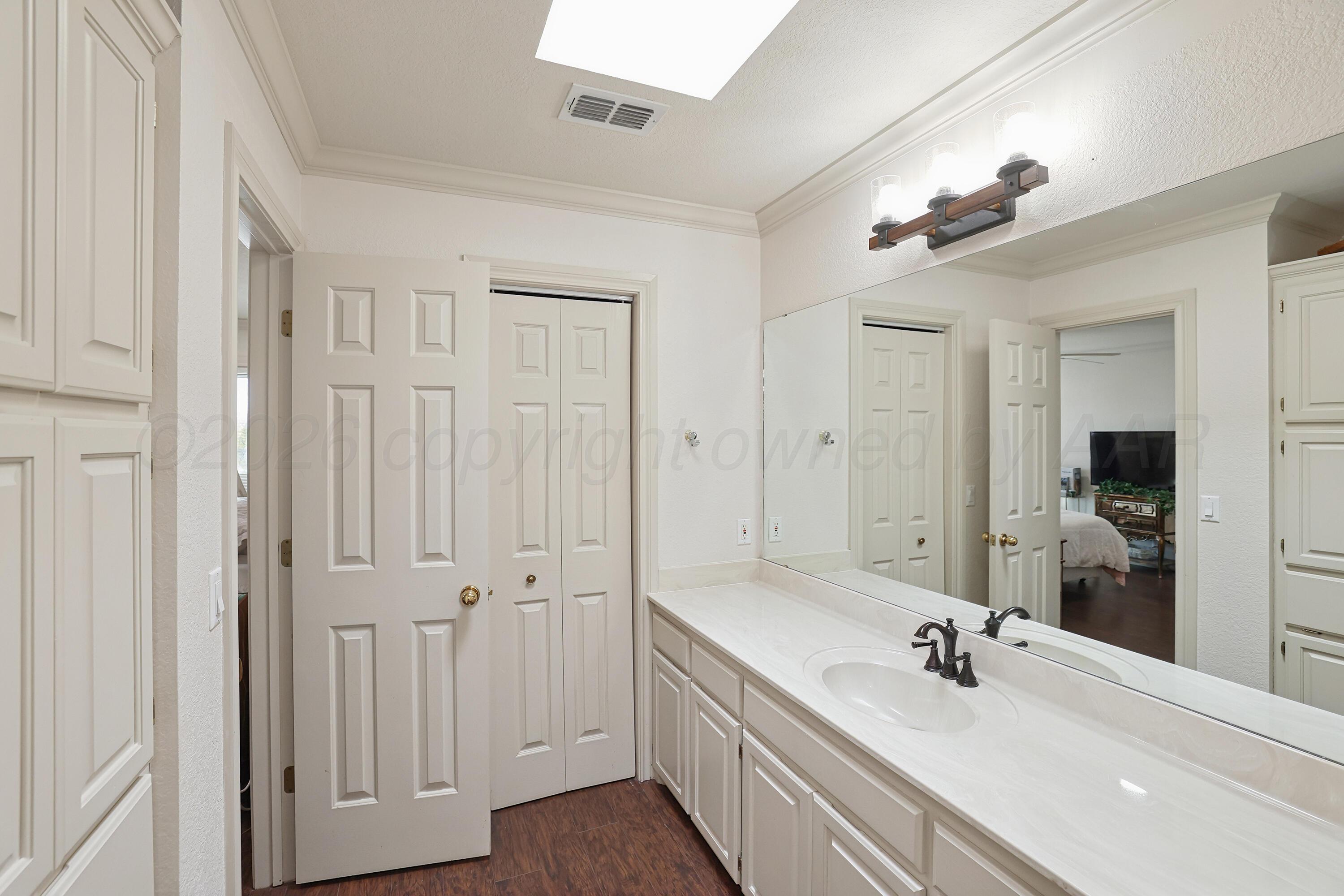9 Quadrille Amarillo, TX 79106 - Photo 41 of 54 41-Jack N Jill Bath