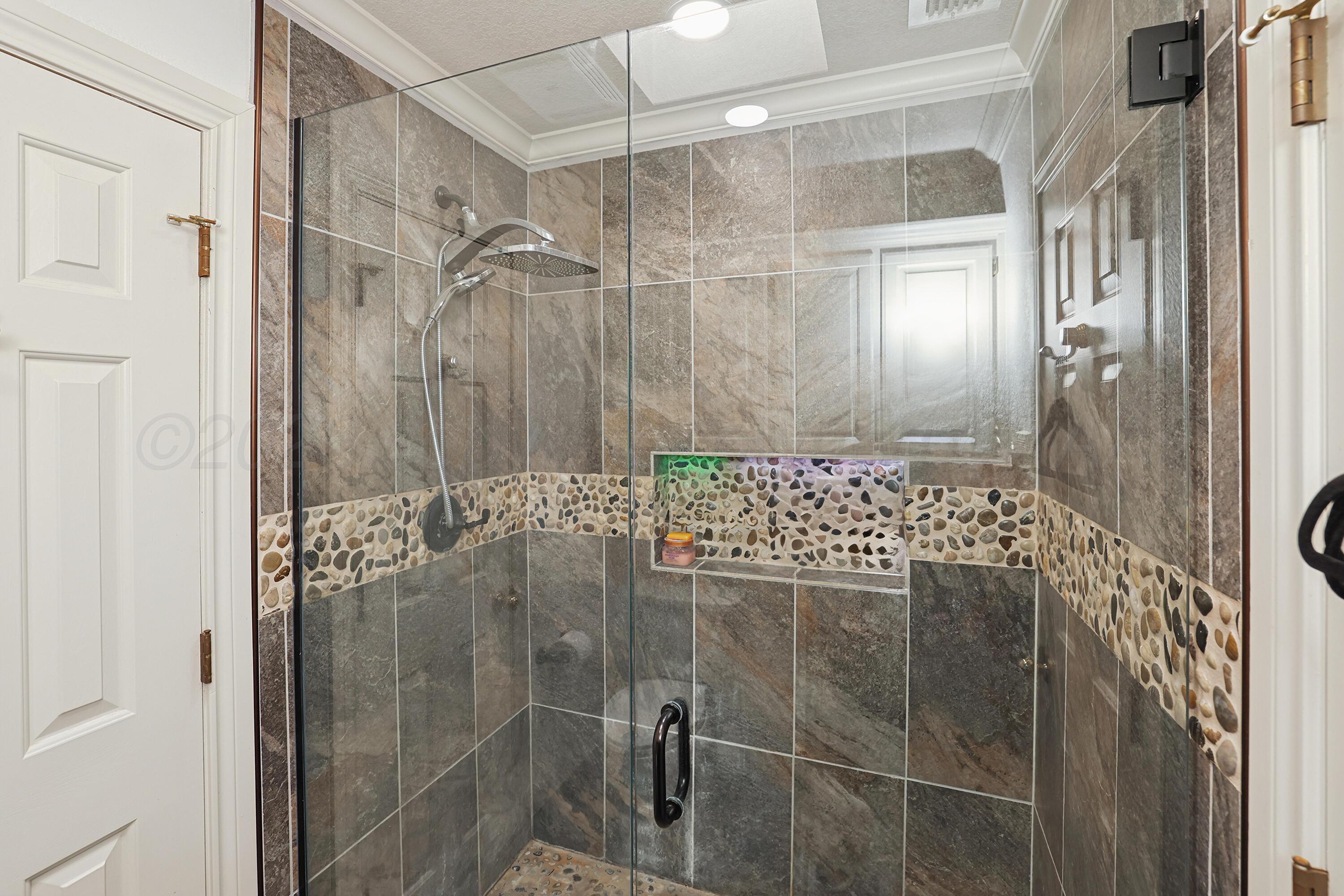 9 Quadrille Amarillo, TX 79106 - Photo 42 of 54 42-Jack N JIll Bath Shower