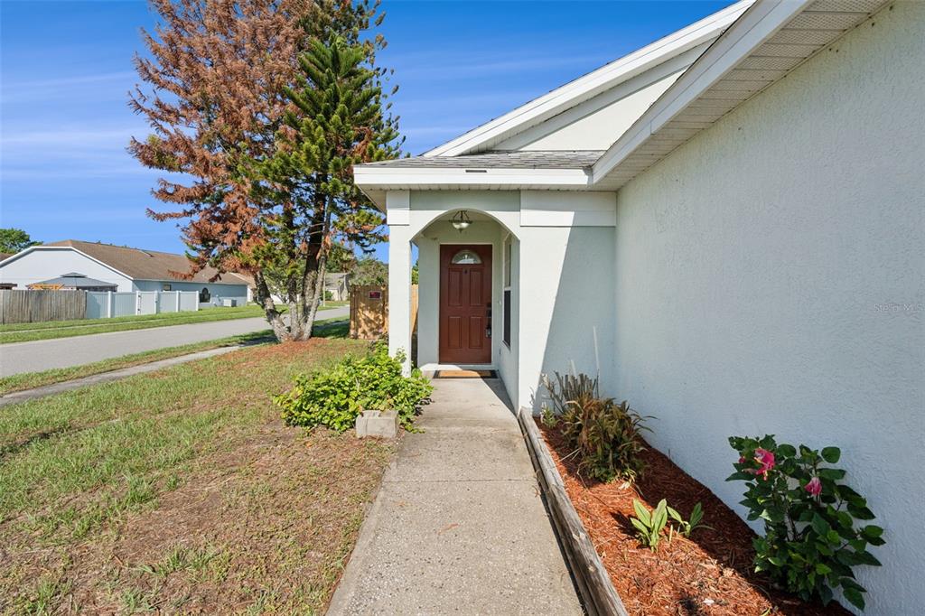 948 Rivecon Avenue Orlando, FL 32825 - Photo 2 of 20