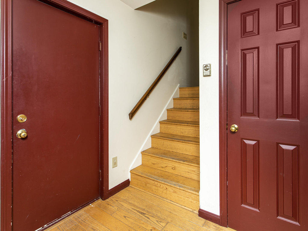 4 West Harbor Pond Road, Unit 4 Boothbay Harbor, ME 04575 - Photo 21 of 33 Staircase/Foyer