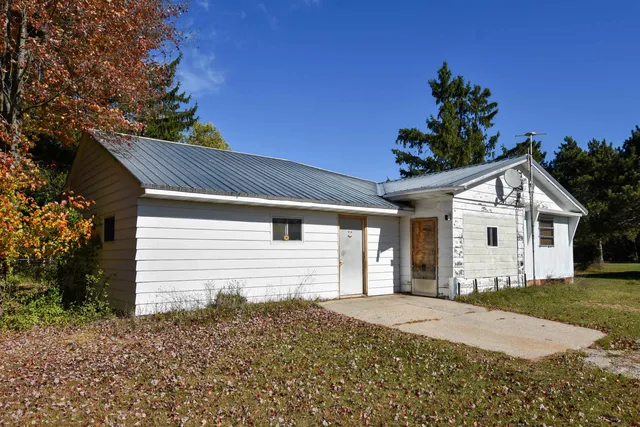 $89,900 | N5890 18th Court, Wild Rose, WI 54984